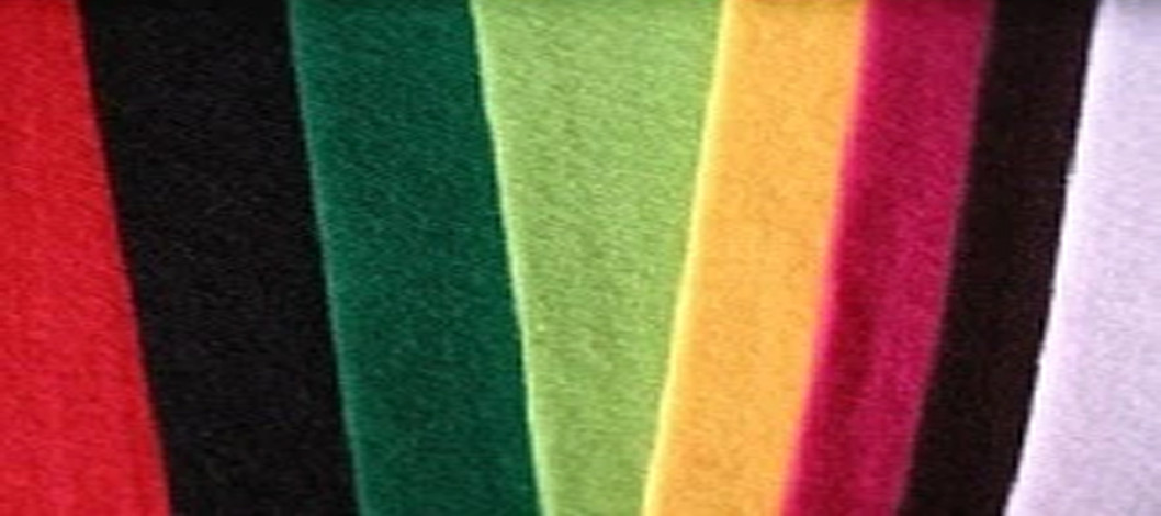 What are the characteristics of felt fabrics?